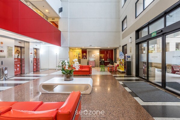 Basic Apartment | Lobby