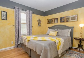 7 bedrooms, WiFi - Whole House - 7 Bedrooms at Newaygo Bed & Breakfast (Newaygo)