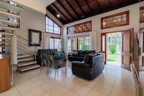 Télévision, cheminée