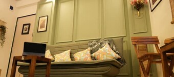 Bonjour Bandra: Cozy and Elegant Retreat on Carter Rd