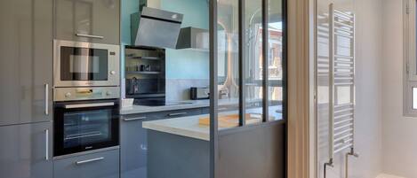 Fridge, microwave, oven, dishwasher