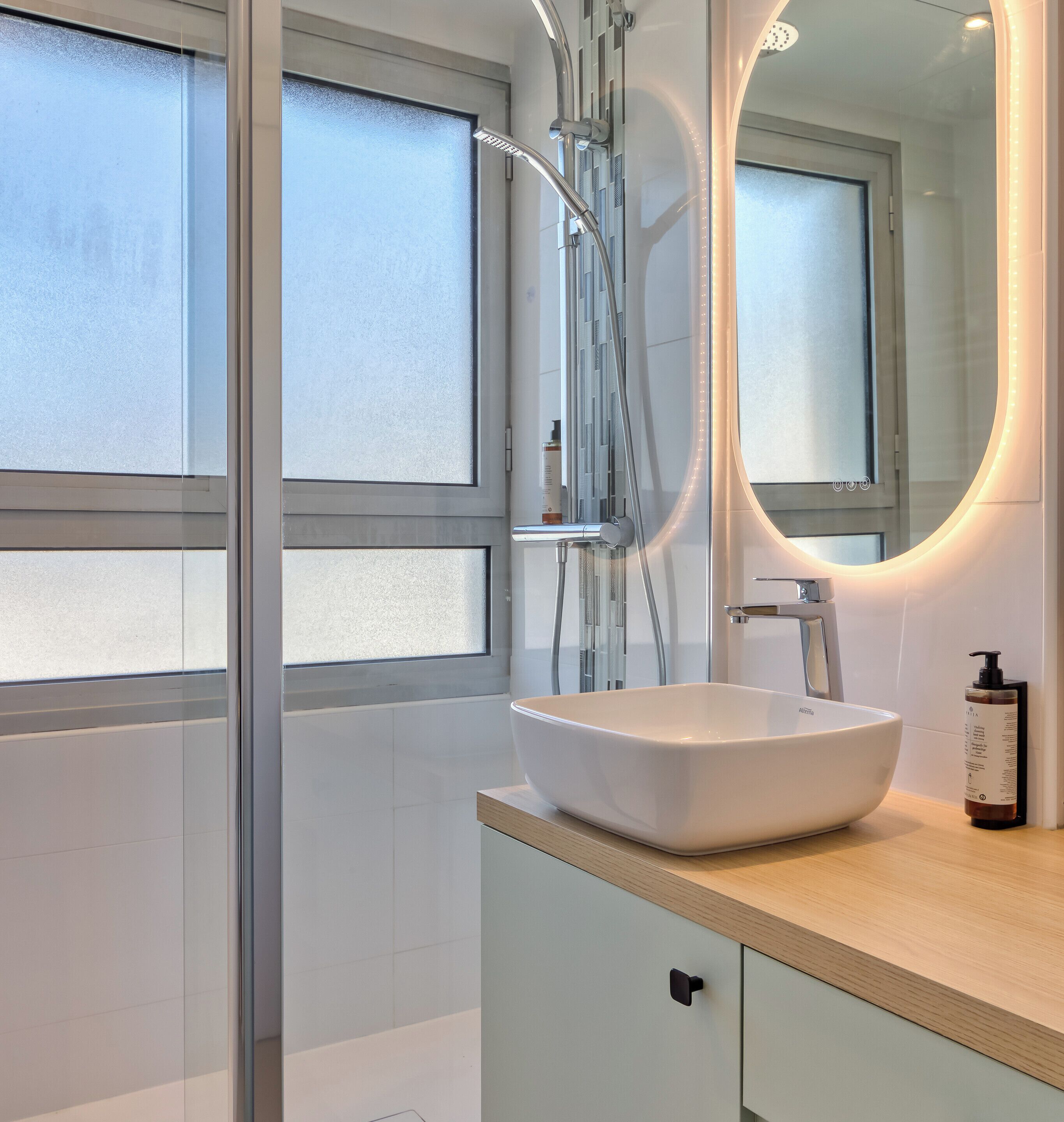 淋浴設備、提供毛巾、番梘、洗頭水