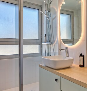 Shower, free toiletries, towels, soap - Le Cléa, joli F2 au coeur de la ville de Rouen (Rouen)