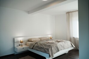 5 chambres, fer et planche à repasser, lit parapluie, Wi-Fi gratuit