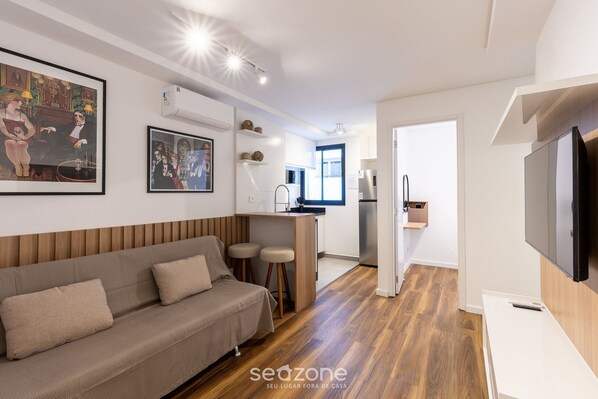 Eenvoudig appartement | Woonruimte | Een smart-tv