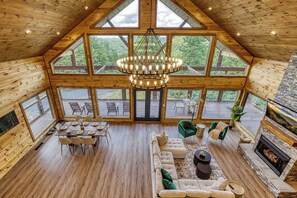 Smart-TV, peis, bordtennis og bøker