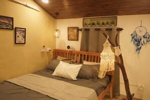 2 bedrooms, iron/ironing board, WiFi