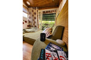 2 bedrooms, iron/ironing board, WiFi