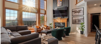 Luxury 5BR Estate: Bourbon Bar, Spa, Pool, 100"TV Cinema, 12 mins to Bardstown