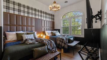 5 slaapkamers, een bureau, een strijkplank/strijkijzer, wifi