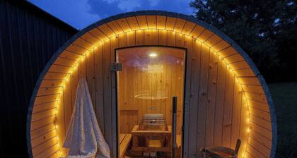 Luxury 5BR Estate: Bourbon Bar, Spa, Pool, 100"TV Cinema, 12 mins to Bardstown