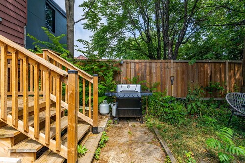Modern 2-Bedroom Retreat Steps from Danforth