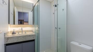 Apartamento básico | Banheiro | Chuveiro