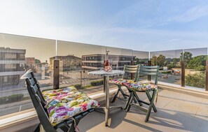 Outdoor dining - 3 bedroom cozy apartment in Medulin (Medulin)