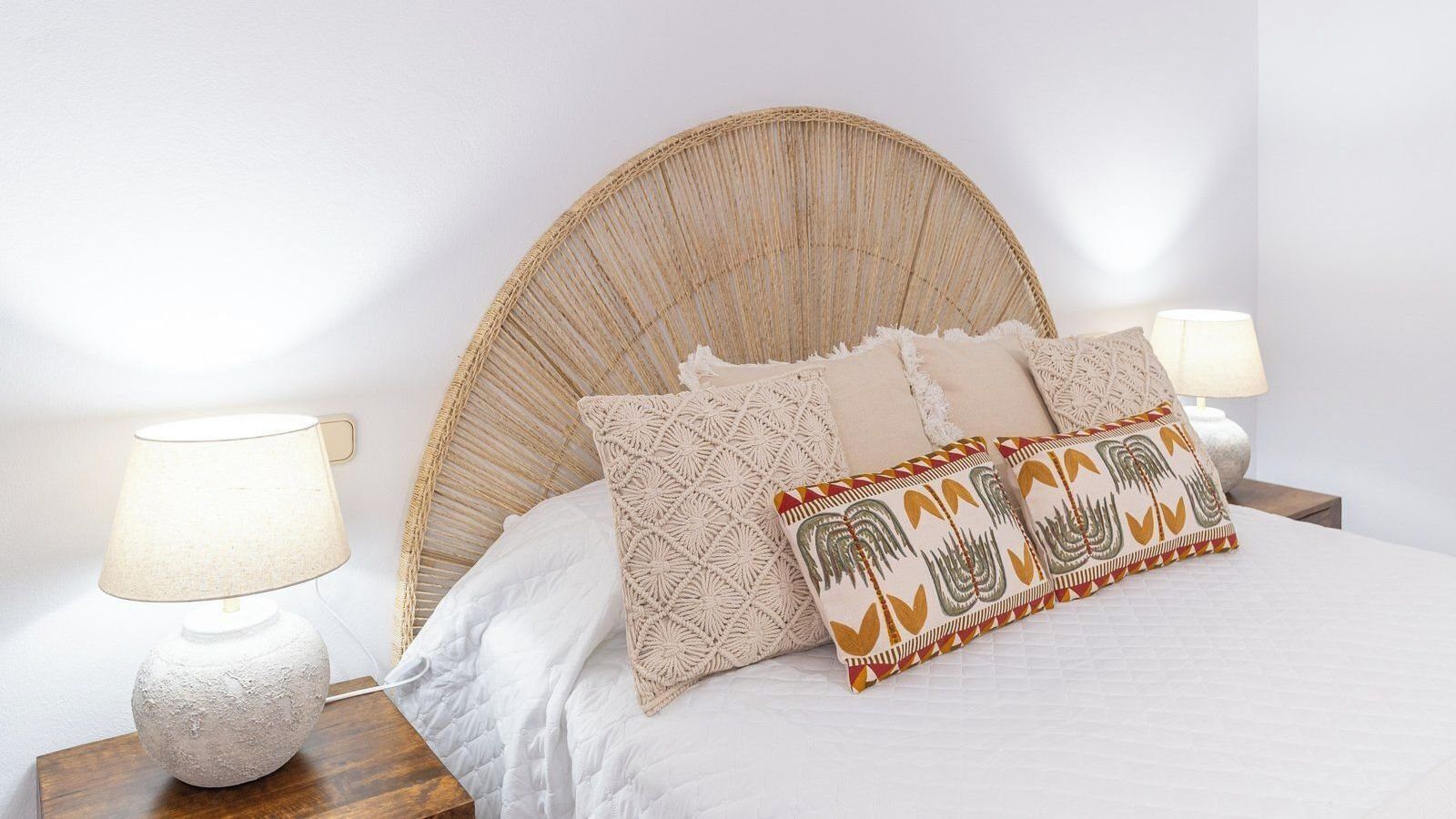 6 bedrooms, travel crib, WiFi