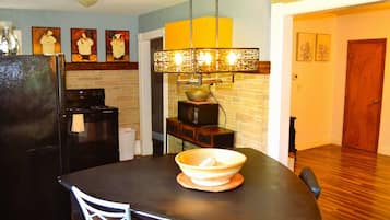 House, Multiple Bedrooms, Accessible | Dining room