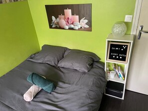 2 bedrooms, iron/ironing board, free WiFi, bed sheets