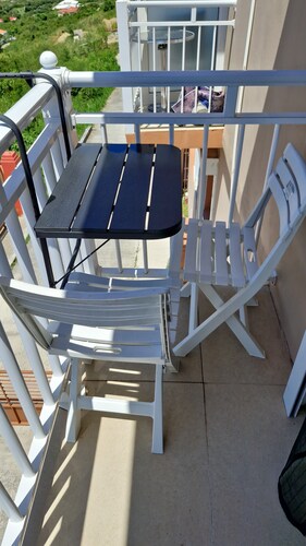 One bedroom apartment with a/c and back up generator