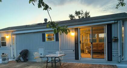 Cozy 1-bedroom tiny home overlooking Lake Leelanau in serene Cedar with AC