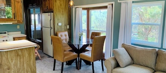 Cozy 1-bedroom tiny home overlooking Lake Leelanau in serene Cedar with AC