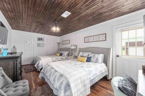 2 bedrooms, desk, iron/ironing board, free WiFi