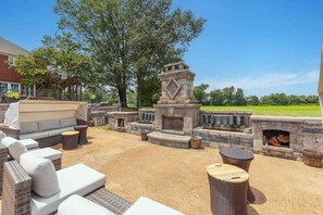 Property grounds - Guesthouse Rear Suite (Toone)