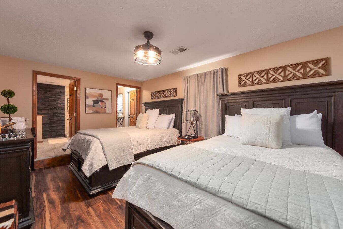 4 bedrooms, desk, iron/ironing board, free WiFi