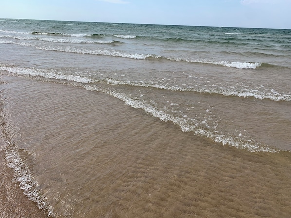 Beach nearby, sun-loungers, beach towels