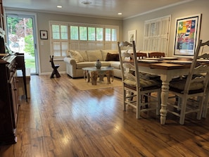 Interior - MONTHLY RENTAL. Charming, updated cottage in Pentwater with AC, deck & hot tub. (Pentwater)