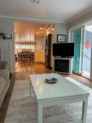 TV, fireplace
