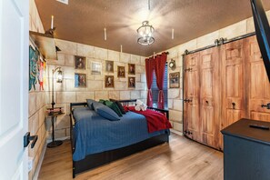 3 Schlafzimmer, Schreibtisch, Bügeleisen/Bügelbrett, Reisekinderbett