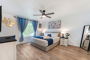 3 bedrooms, desk, iron/ironing board, travel crib