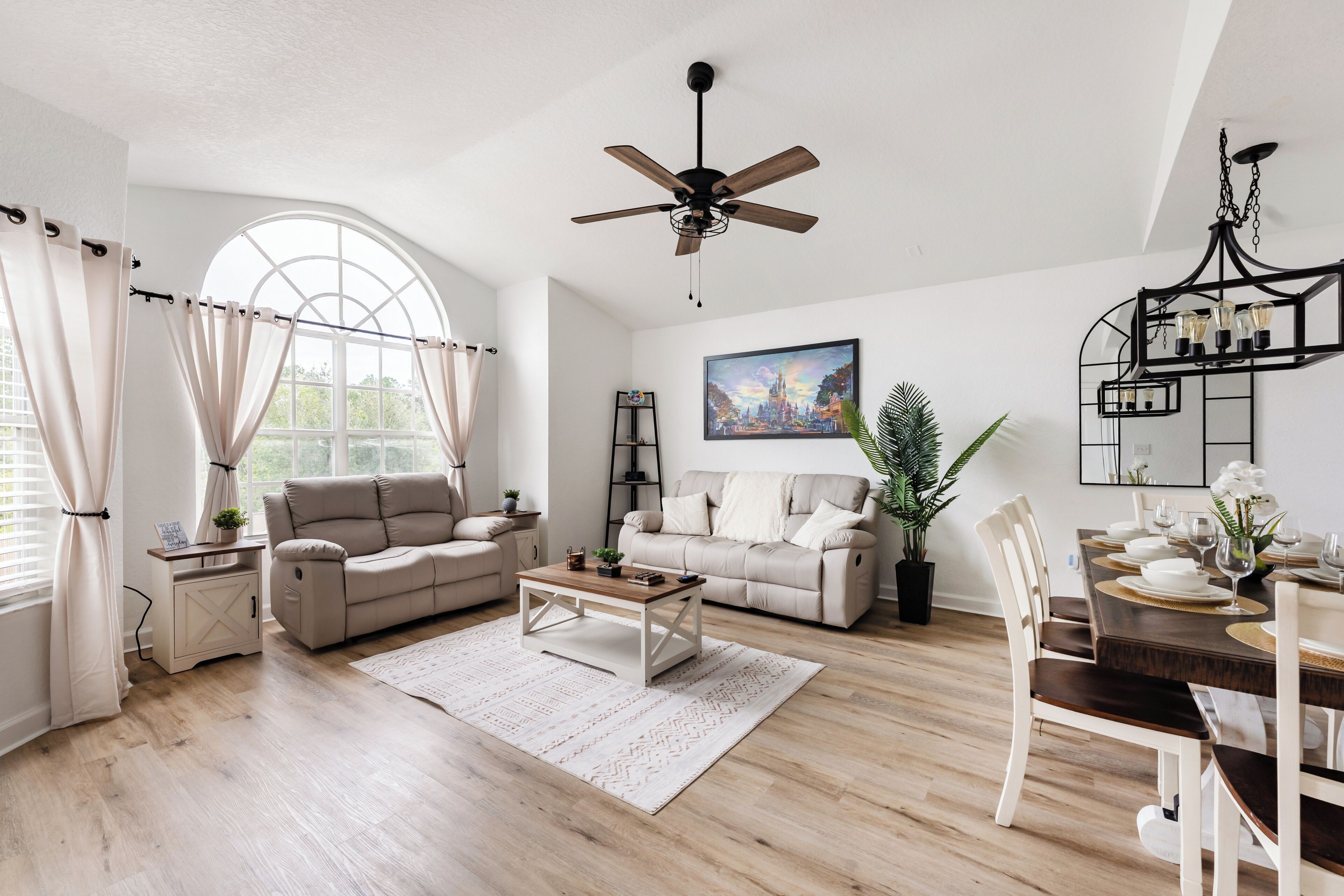 Téléviseur connecté, livres, imprimante