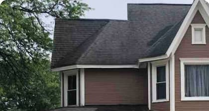 Lovely 1BR apartment in charming downtown Albion