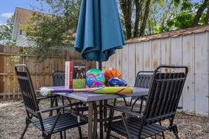 Outdoor dining - Near Indiana Dunes & Beaches, House sleeps 8, Yes to Pets, Private backyard (Michigan City)