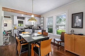 Dining - Near Indiana Dunes & Beaches, House sleeps 8, Yes to Pets, Private backyard (Michigan City)