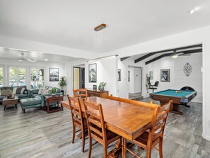 Games room - Hot Tub, Game Room - 3 Bed: 2 Bath near Fig Garden Loop! (Fresno)