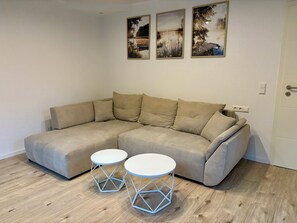 Smart TV - Black Forest apartment Tannenglück with large terrace, parking and WLAN (Alpirsbach)