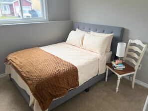 2 bedrooms, iron/ironing board, WiFi, bed sheets - Welcome to The Happy Hideout! (St. John's)