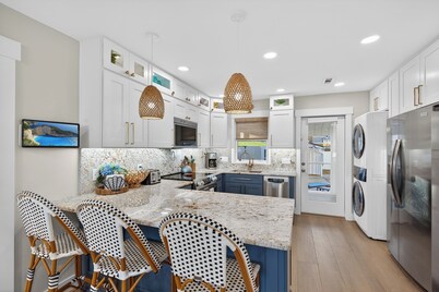 Descanso Oaks: 4BR Oak Island Escape with Private Pool & Game-Ready Pool House