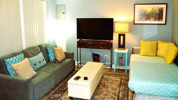 Apartment, Multiple Bedrooms, Accessible | Living room
