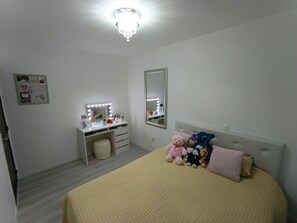 2 habitaciones, tabla de planchar con plancha, wifi y ropa de cama 