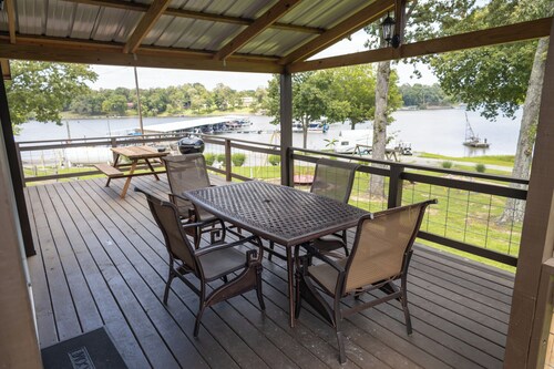 Remodeled Cottage 3 at the King Creek Lodge and Marina