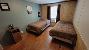 3 habitaciones, tabla de planchar con plancha y internet 