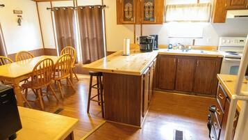 Oven, stovetop, coffee/tea maker, cookware/dishes/utensils