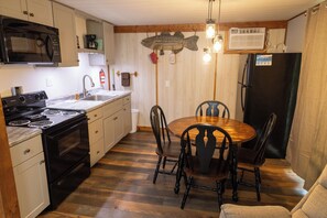 Four, plaque de cuisson, cafetière/bouilloire