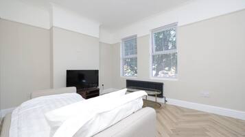 2 bedrooms, iron/ironing board, Internet, bed sheets