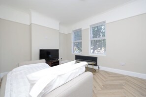 Iron/ironing board, internet, bed sheets