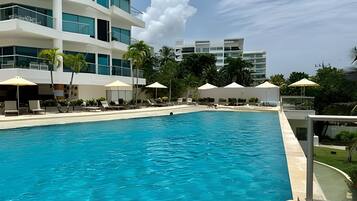 3 piscinas al aire libre