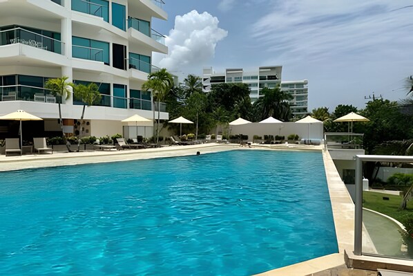 3 piscinas al aire libre